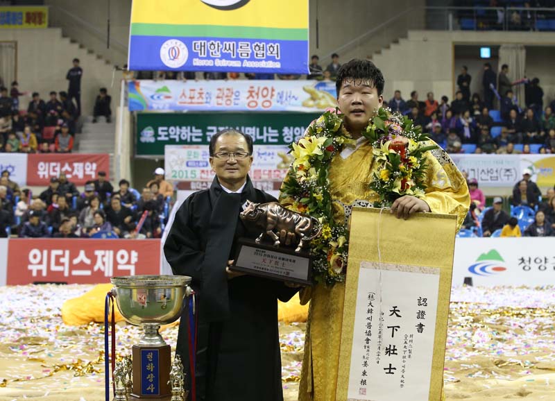 1123 천하장사 씨름대축제1-천하장사 정창조 선수.jpg